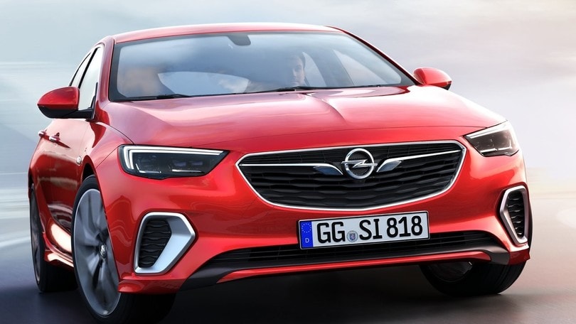 Opel Insignia GSi: foto