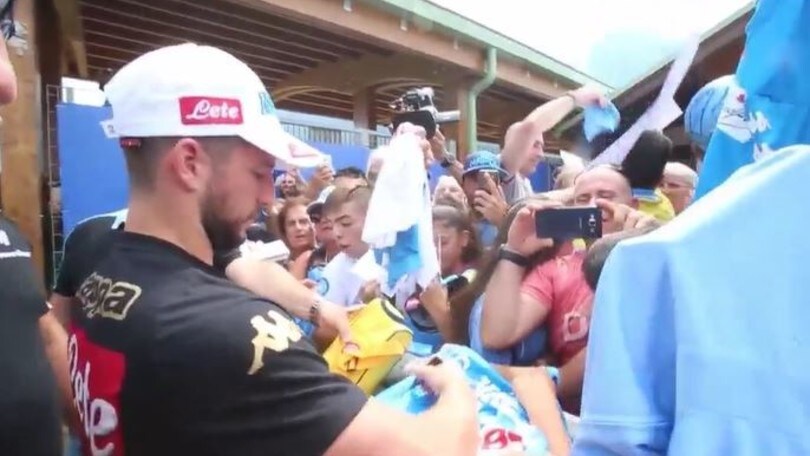 Napoli, tifosi pazzi per Mertens a Dimaro