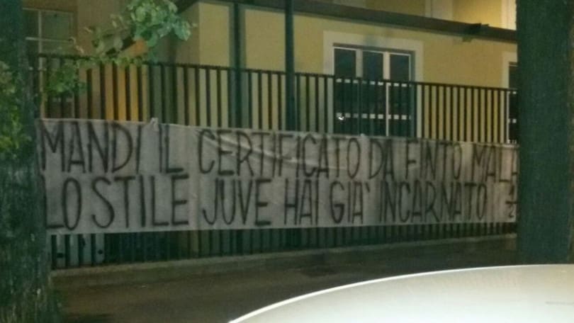 Fiorentina, tifosi contro Bernardeschi: «Certificato? Già stile Juventus»