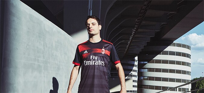 Milan, presentata la terza maglia creata dai tifosi