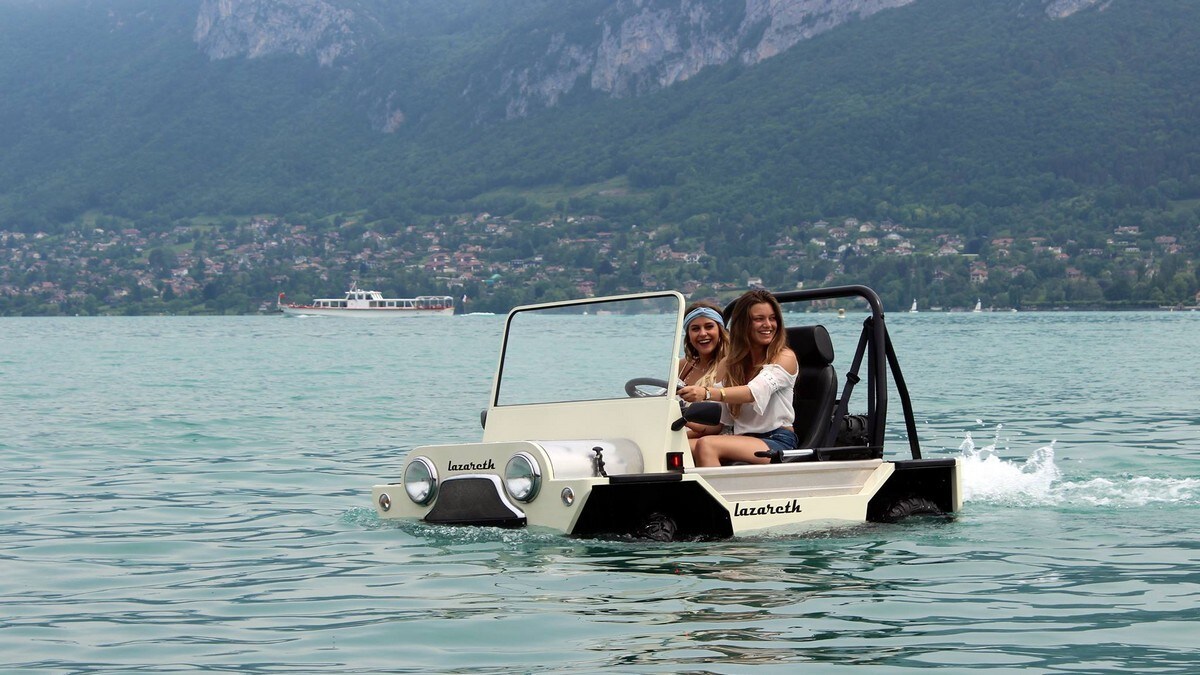 Mini Moke Anfibia by Lazareth, guidando sul lago