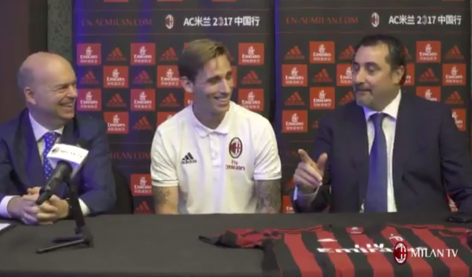 Milan, ecco Biglia. E Mirabelli lo aiuta a non dire: «Forza...Lazio»