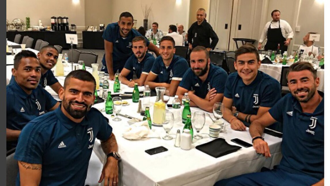 Juventus, foto di gruppo a New York. Dybala: «Siamo tornati insieme»
