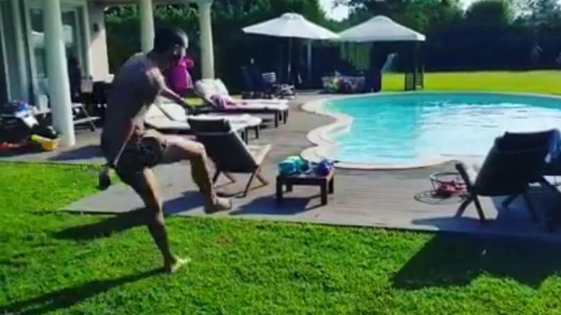 Bonucci, che magia in piscina!
