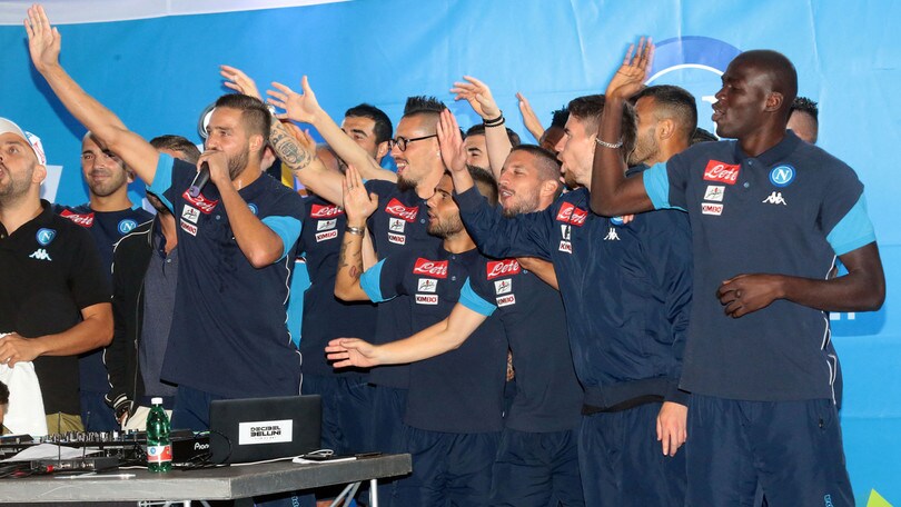 Il Napoli si presenta: ovazioni per Mertens, Insigne e Hamsik