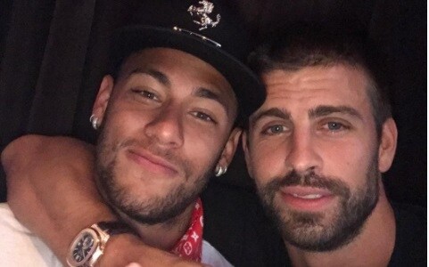 Neymar, l'annuncio di Piqué su Instagram: «Resta al Barcellona»