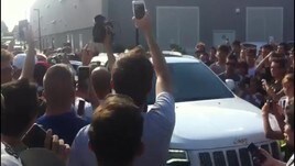 Che folla ad accogliere Bernardeschi