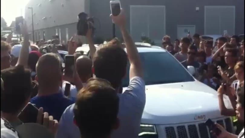 Che folla ad accogliere Bernardeschi