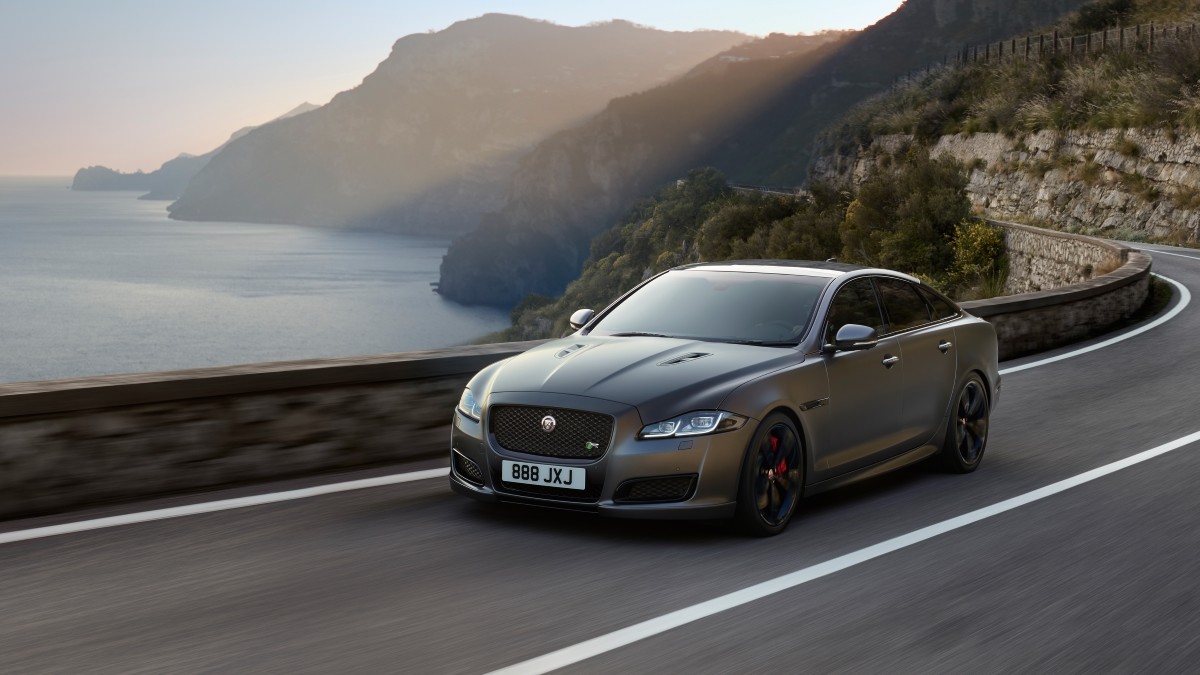 Jaguar XJR 575, l'ammiraglia va di corsa