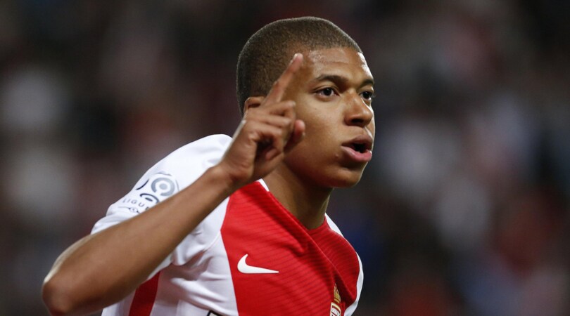 Calciomercato, dalla Francia: «Il Psg ci prova per Mbappé. Emery incontra il padre»