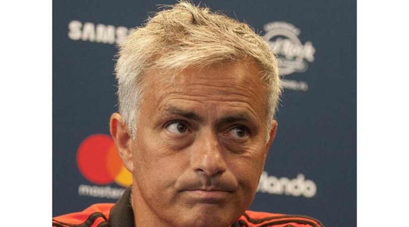Mourinho cambia look e si fa biondo!