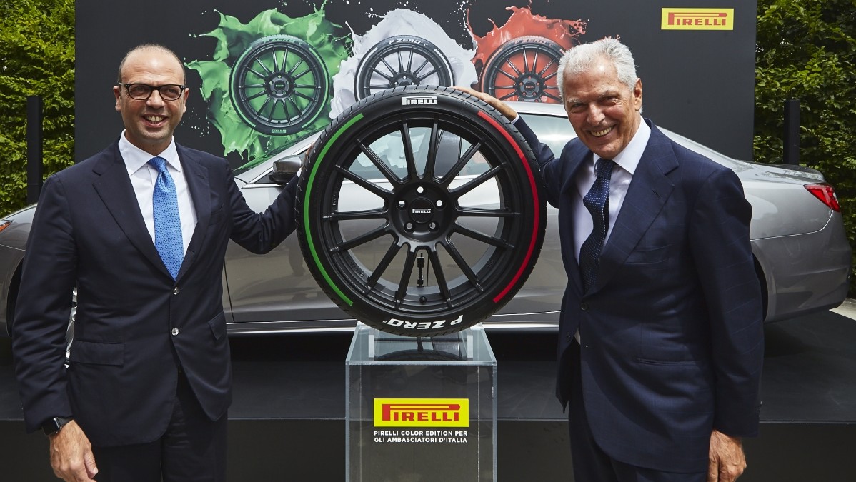 Pirelli fa viaggiare il Tricolore nel mondo