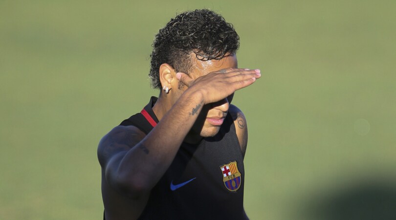 Altri 26 milioni a papà Neymar per l’ultimo rinnovo e i tifosi si arrabbiano
