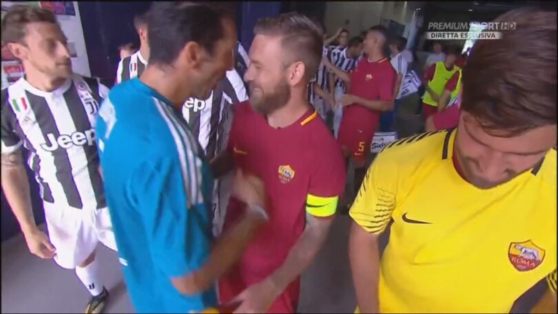 Roma-Juventus: De Rossi e Buffon, che abbracci prima del via