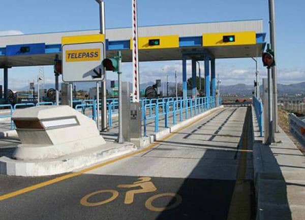 Autostrade, dal 1° agosto le moto pagano meno