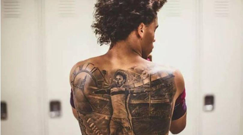 Sua umiltà Sané: si autocelebra con un tatuaggio