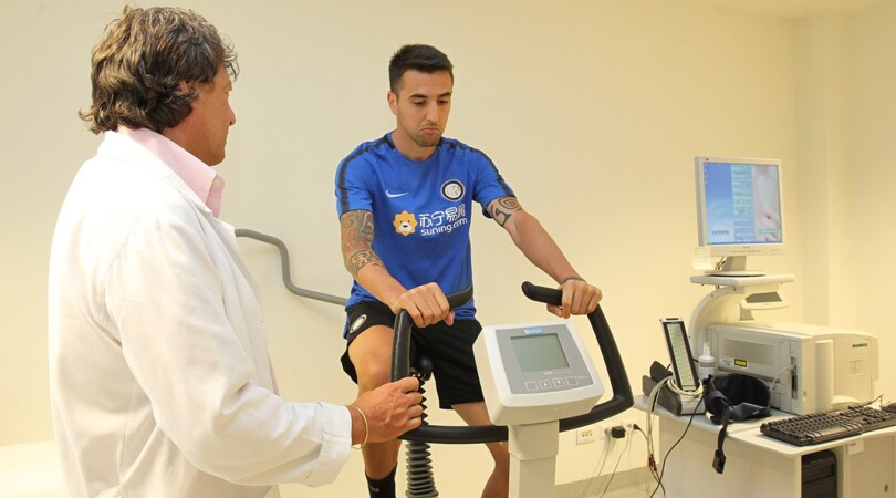 Visite mediche per Vecino, le prime immagini con la maglia dell'Inter