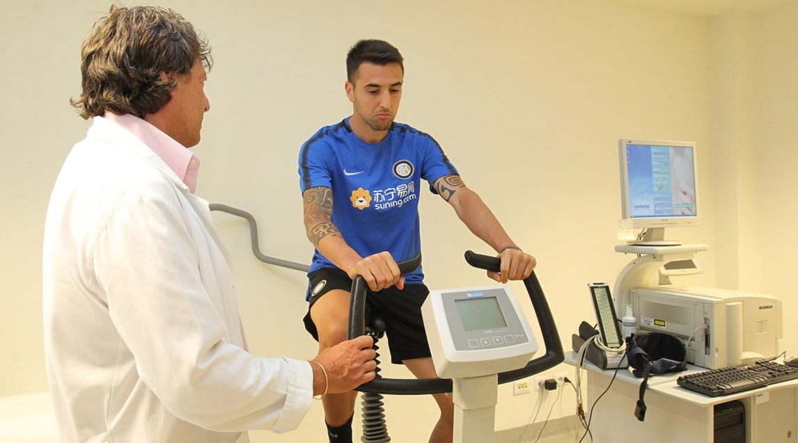 Visite mediche per Vecino, le prime immagini con la maglia dell'Inter
