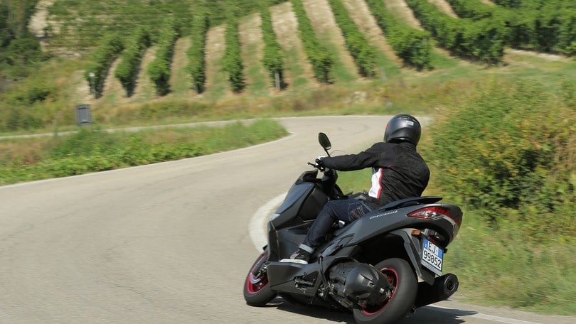 Suzuki Burgman 400: foto e prezzi
