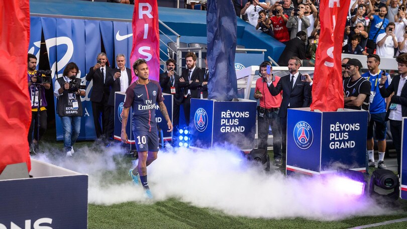 Neymar, il Parco dei Principi impazzisce: presentazione da re