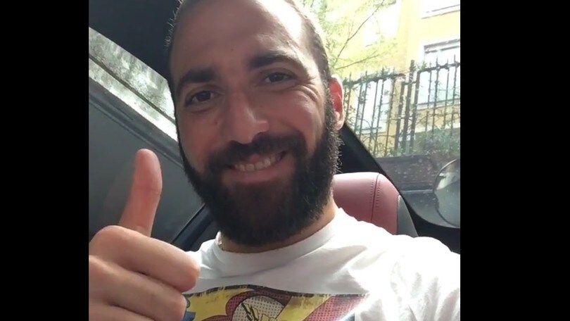 Higuain dedica una canzone ai suoi tifosi