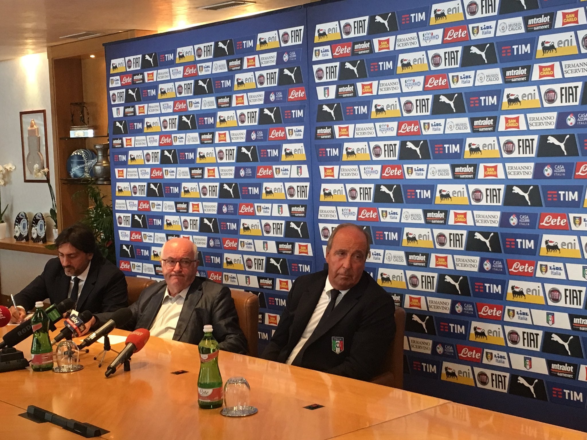 Tavecchio annuncia il rinnovo di Ventura: «Con noi fino al 2020»