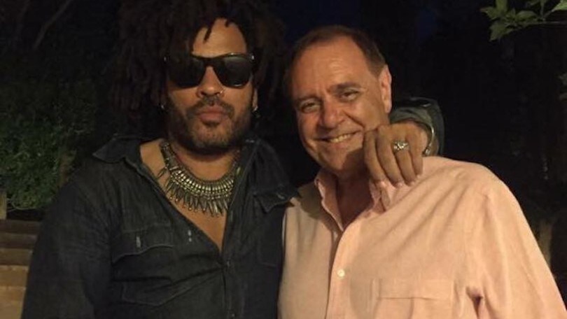 Clemente Mastella con Lenny Kravitz, la foto diventa virale