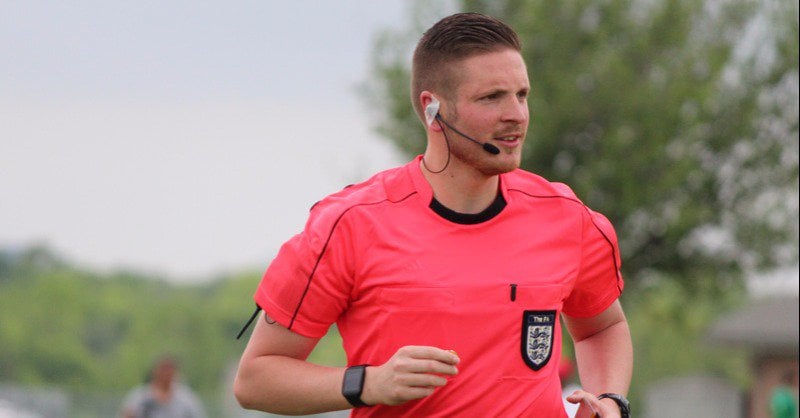 L'arbitro inglese Ryan Atkin fa coming out: «Sono gay»
