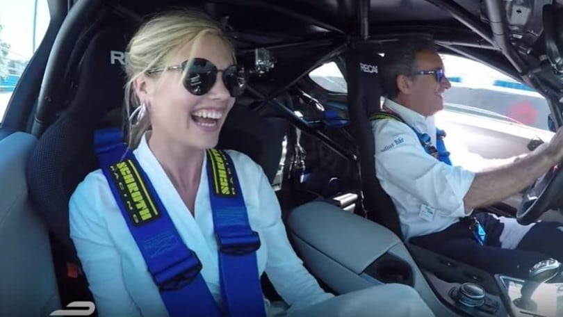 Kate Upton, la top model scende in pista con Bmw
