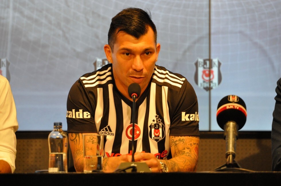 Inter, Medel ceduto al Besiktas: «Scelto il numero 12 per i tifosi»