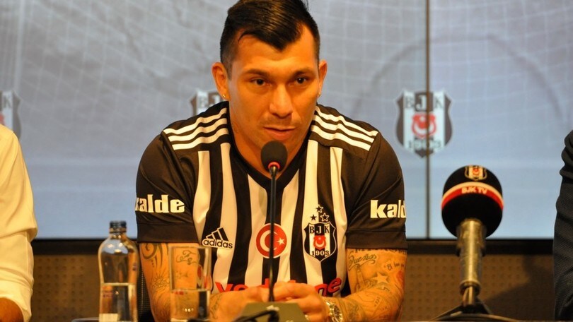 Inter, Medel ceduto al Besiktas: «Scelto il numero 12 per i tifosi»
