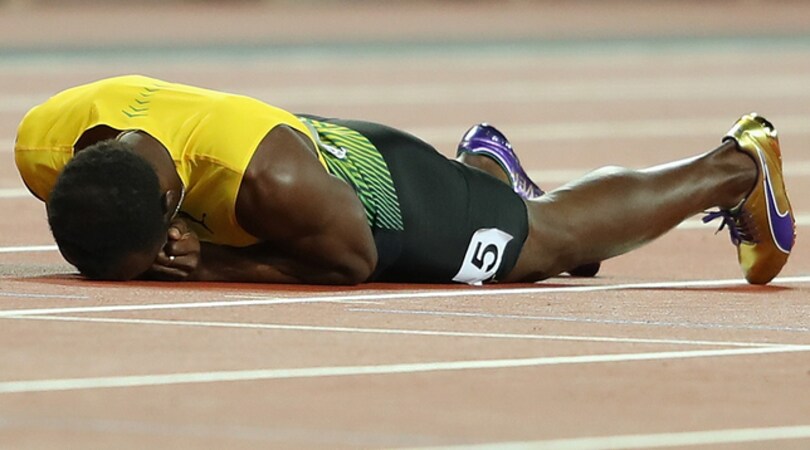 Bolt si fa male nella finale della 4x100. Era la sua ultima gara: «Non volevo finisse così»