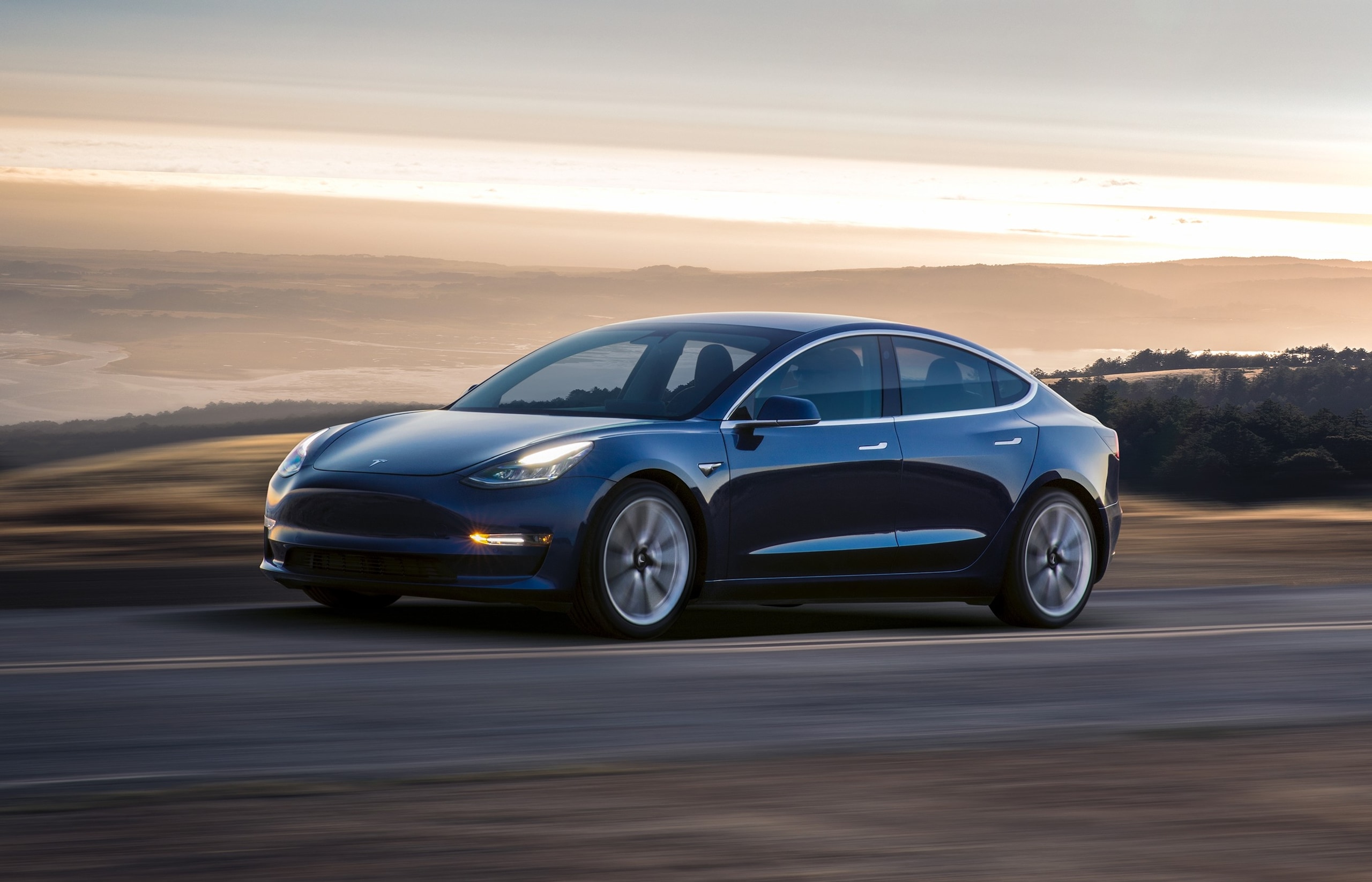 Tesla, Musk raccoglie 1,8 miliardi per produrre la Model 3