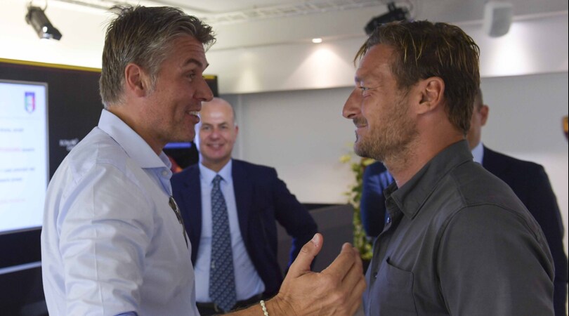 Roma, Totti a lezione di Var da Rosetti