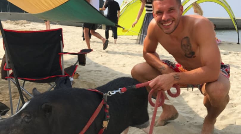Podolski dal Giappone: «Prendendo il sole con il mio nuovo amico»