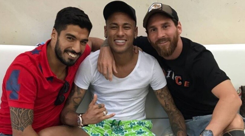 Barcellona, Messi riabbraccia Neymar e prende in giro Piqué: «E' tornato»