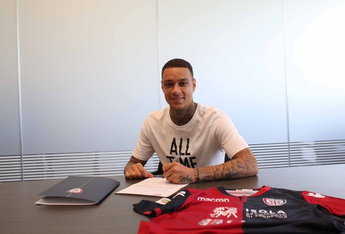 Calciomercato Cagliari, ufficiale: Van Der Wiel firma per tre anni