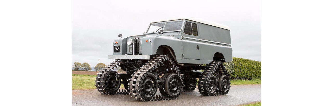 All’asta una rarissima Land Rover Defender cingolata