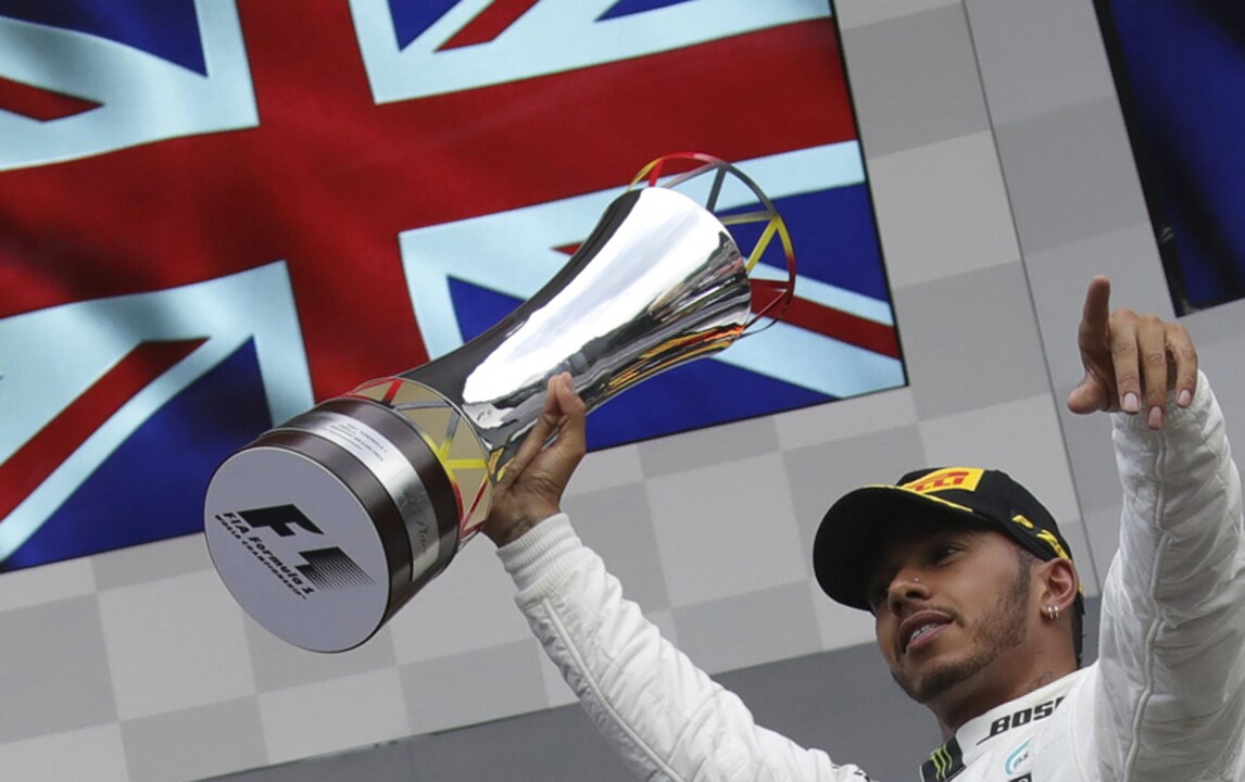 F1, Hamilton: «Voglio togliere il sorriso a Vettel»