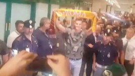 Roma, tifosi in delirio per l'arrivo di Schick