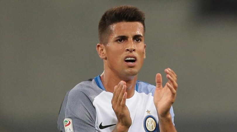 Inter, distrazione al legamento collaterale per Cancelo: fuori 5-6 settimane