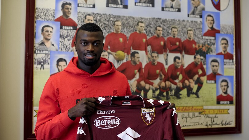 Serie A Torino, piccola folla al primo allenamento di Niang