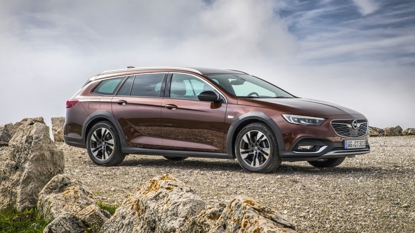 Opel Insignia, arriva il 2.0 biturbo diesel da 210 CV
