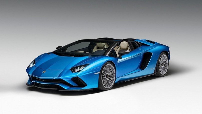 Lamborghini Aventador S Roadster, a 350km/h col tornado nei capelli