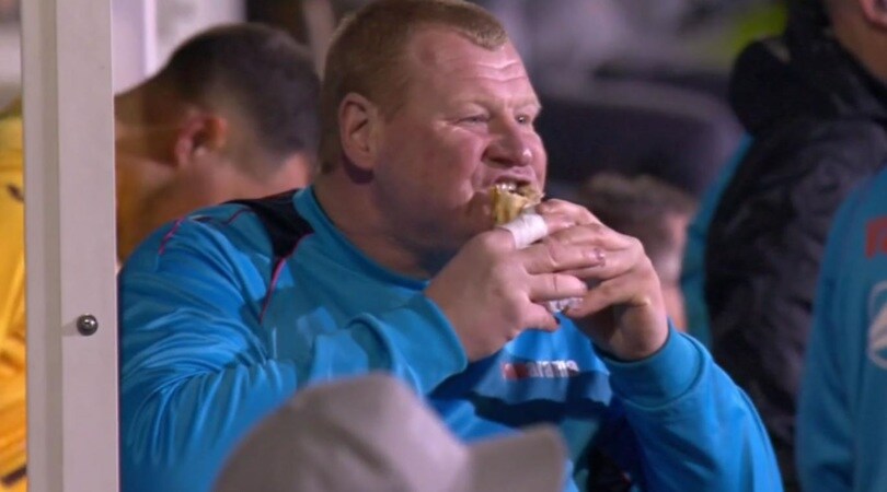 Inghilterra, vi ricordate Wayne Shaw? 2 mesi di squalifica per il panino