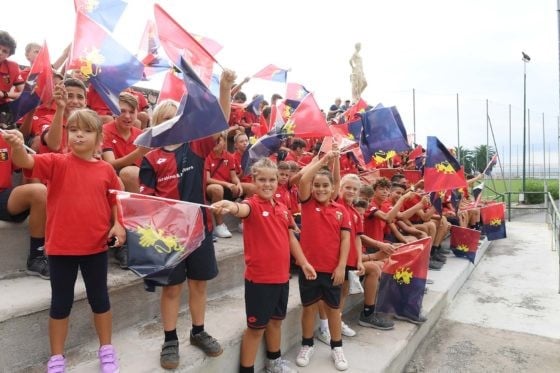 Serie A Genoa, abbraccio dei tifosi nel giorno del 124° compleanno