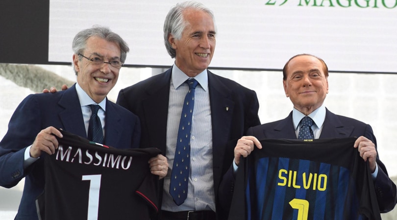Moratti e Berlusconi, che risate per lo scambio delle maglie