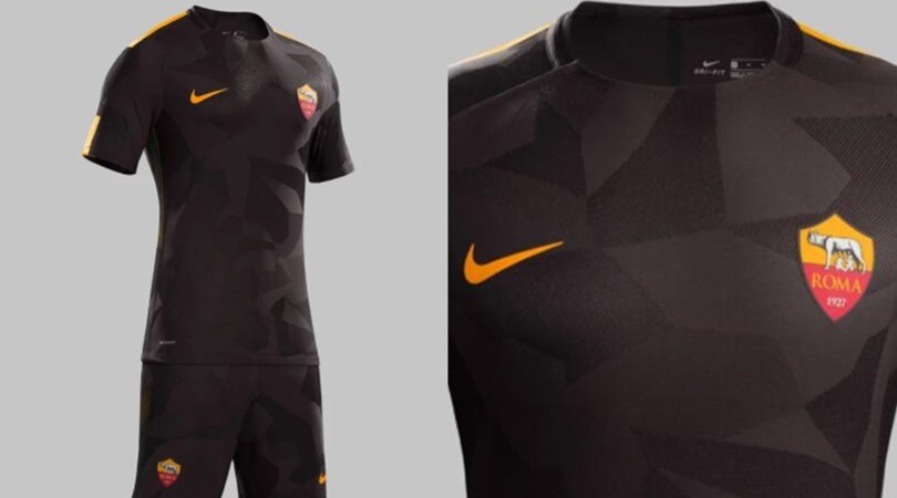 Roma, ecco la terza maglia: è marrone scuro