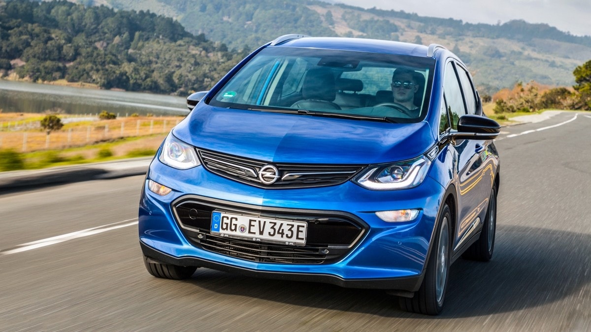 Opel, la Ampera-e fa 750 km con un “pieno” di corrente