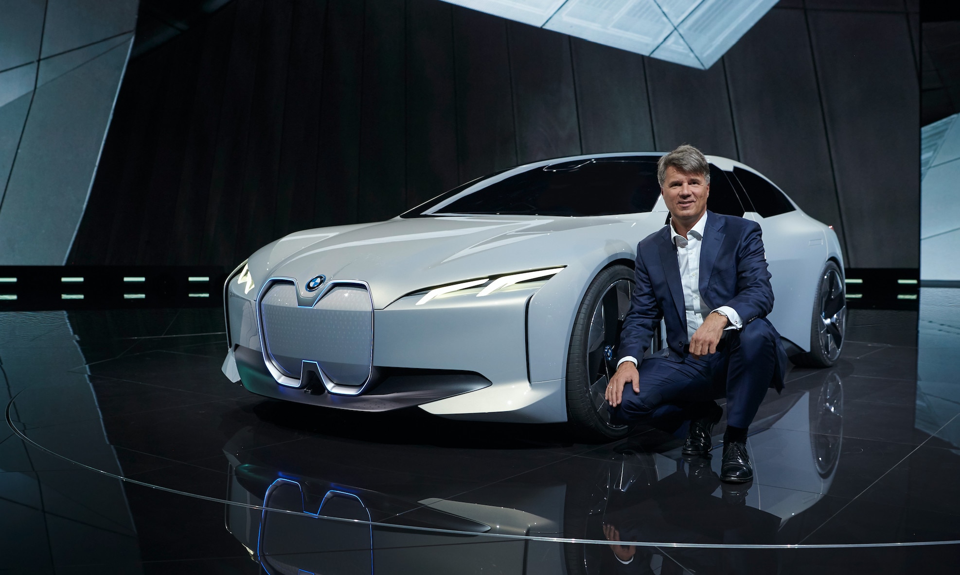 Bmw, visioni di gran coupé elettrica al Salone di Francoforte